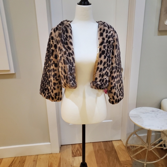 Betsy Johnson fur cropped jacket/cape - Picture 2 of 6